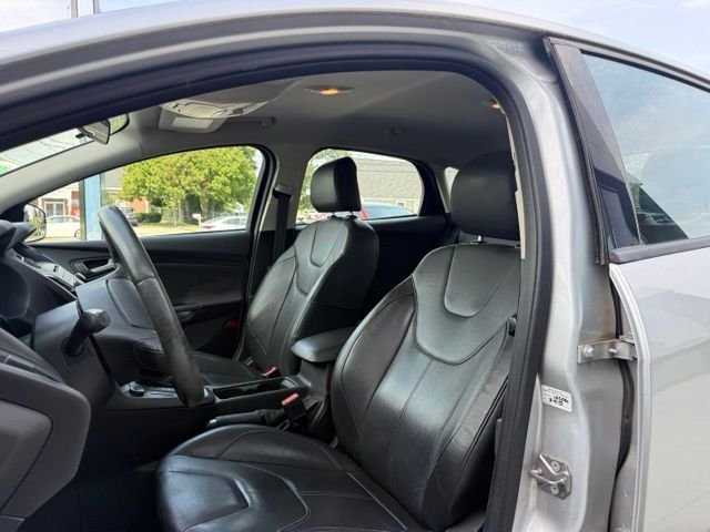 Used 2015 Silver Ford SE image 8