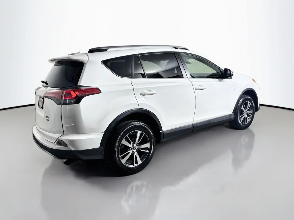 Certified Used 2018 Super White Toyota XLE image 7