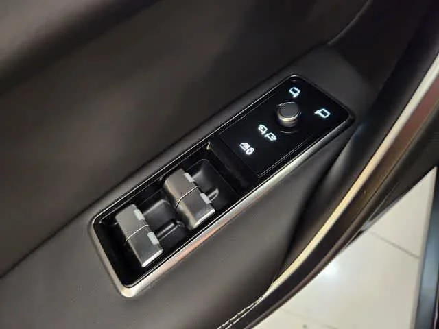 2026 Jaguar F-Pace R-Dynamic S - Photo 23