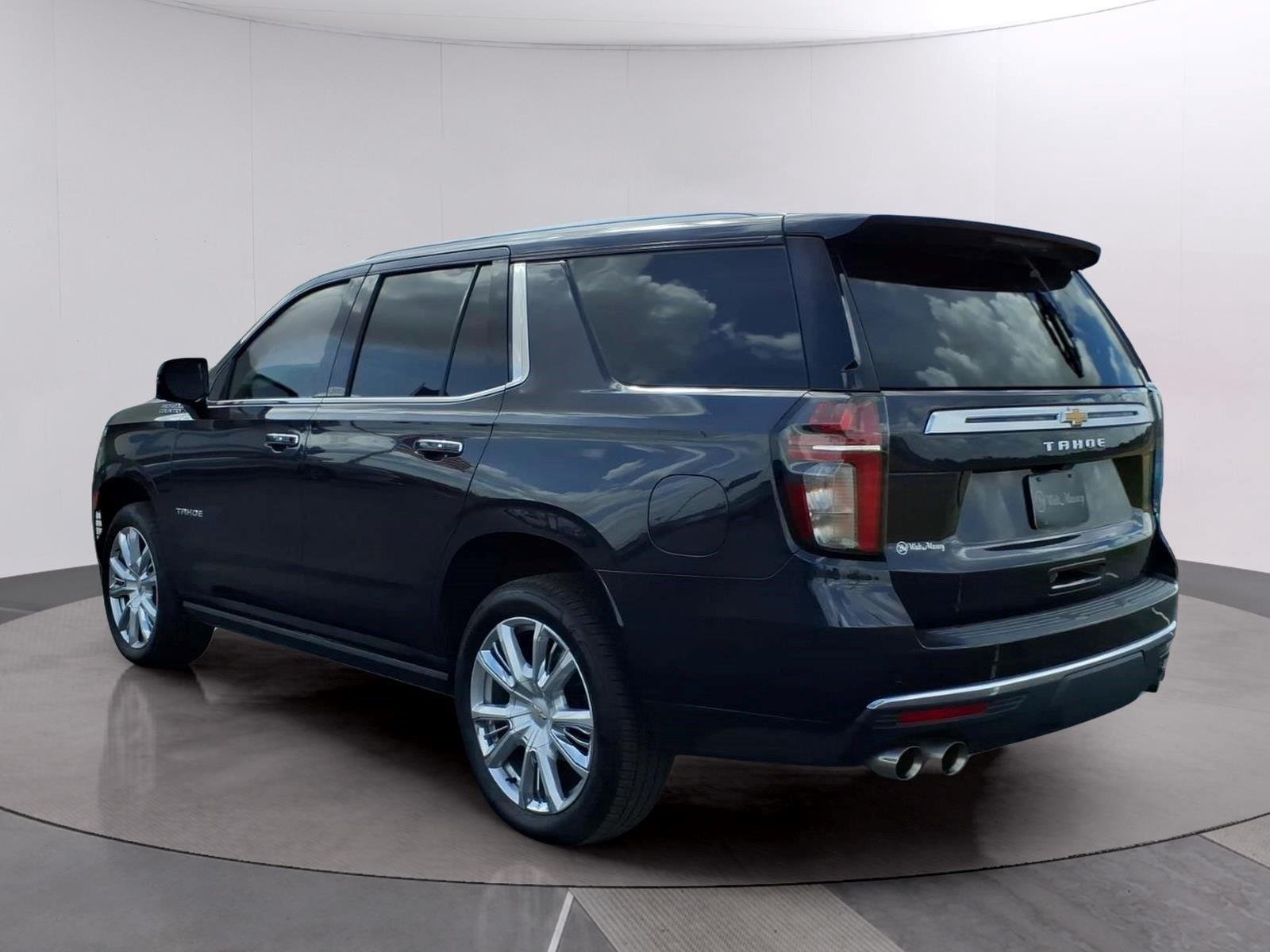 Used 2022 Dark Ash Metallic Chevrolet High Country image 3