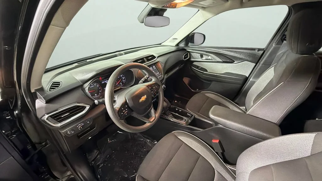 Used 2023 MOSAIC BLACK METALLIC Chevrolet LT image 17