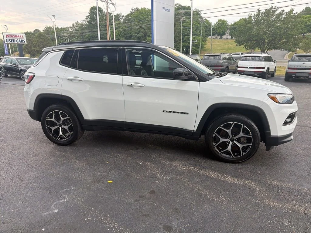 Used 2025 White Jeep Limited image 4