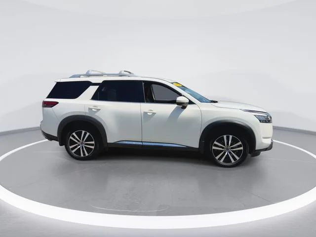 Used 2024 White Nissan Platinum image 9
