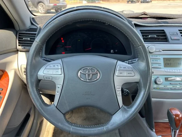 Used 2008 Classic Silver Metallic Toyota LE image 18