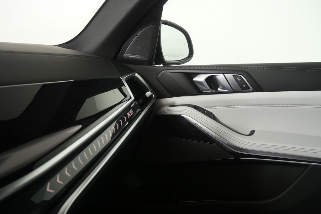 New 2026 Carbon Black Metallic BMW xDrive40i image 24
