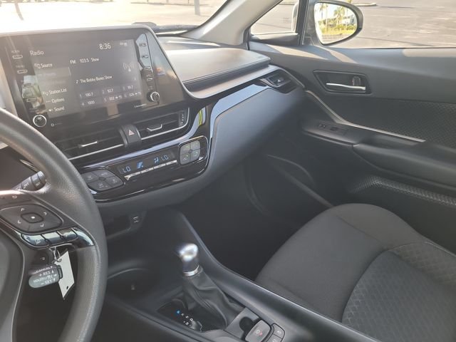 Used 2020 White Toyota LE image 18