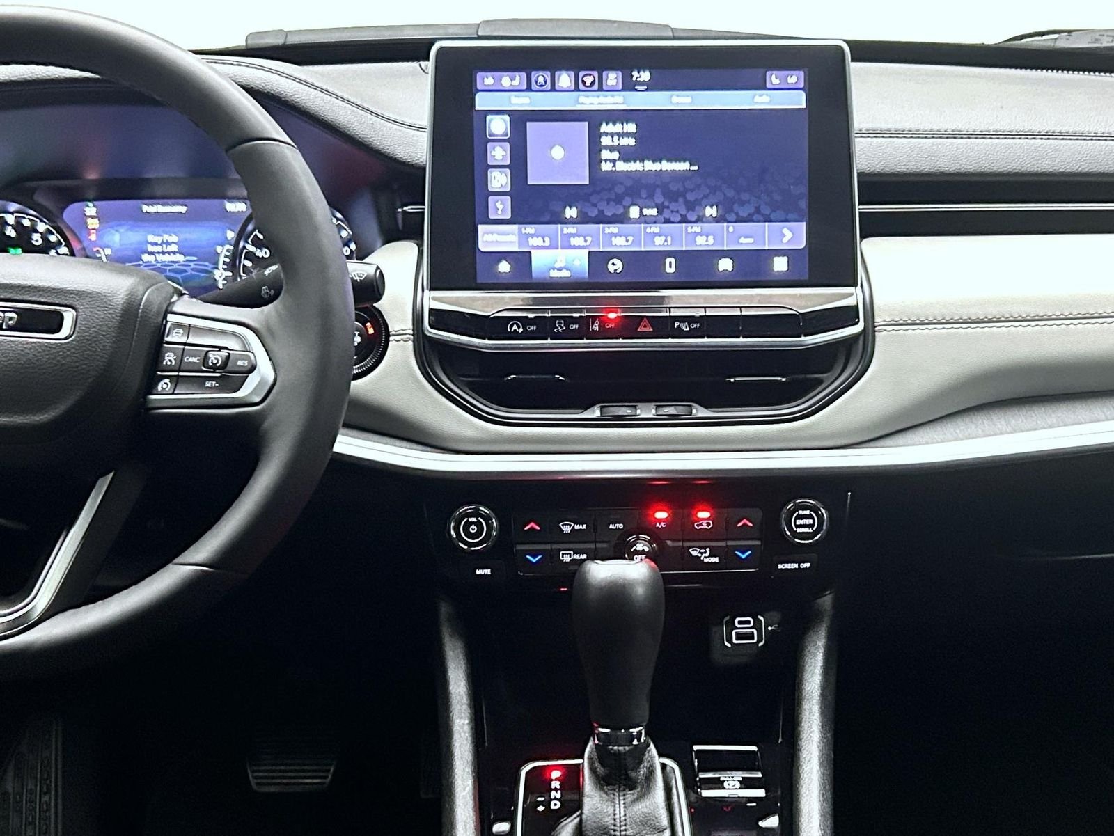 2025 Jeep Compass Limited - Photo 13