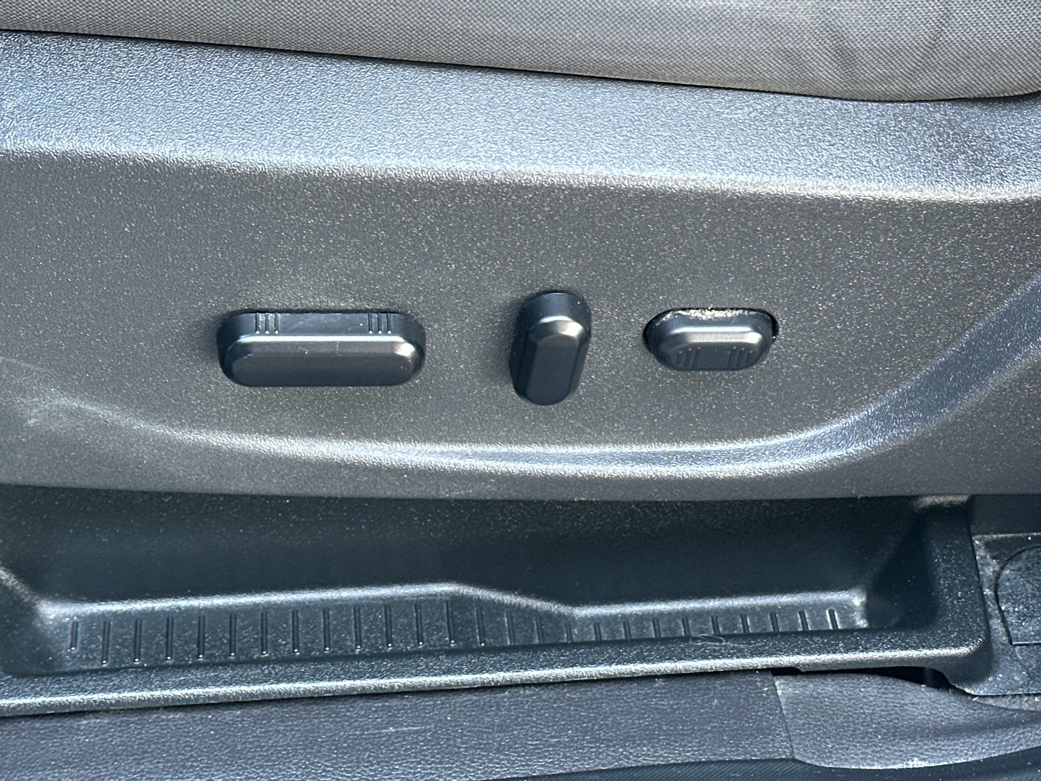 Used 2019 Lightning Blue Metallic Ford SE image 27