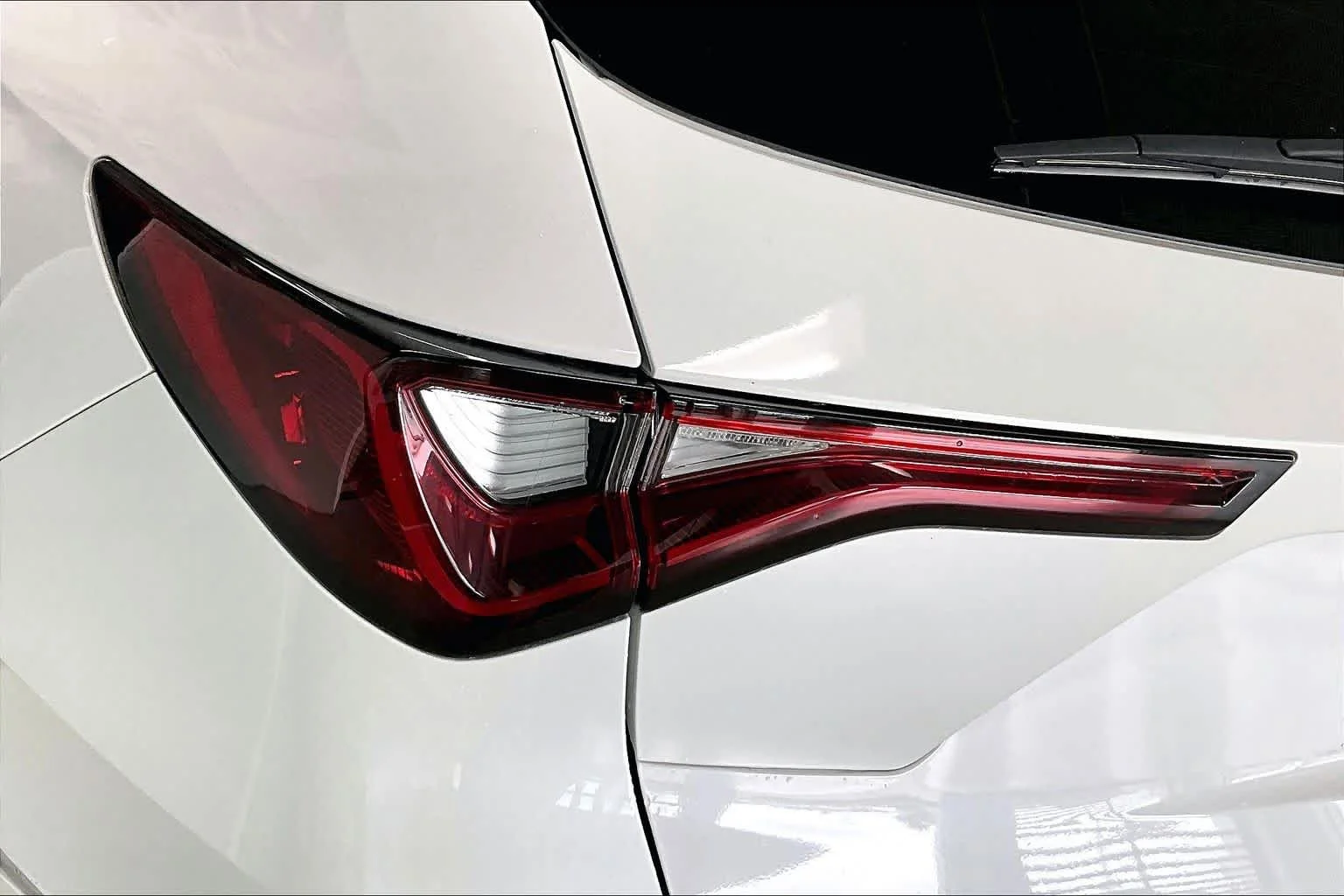 Used 2025 Platinum White Pearl Acura  image 29