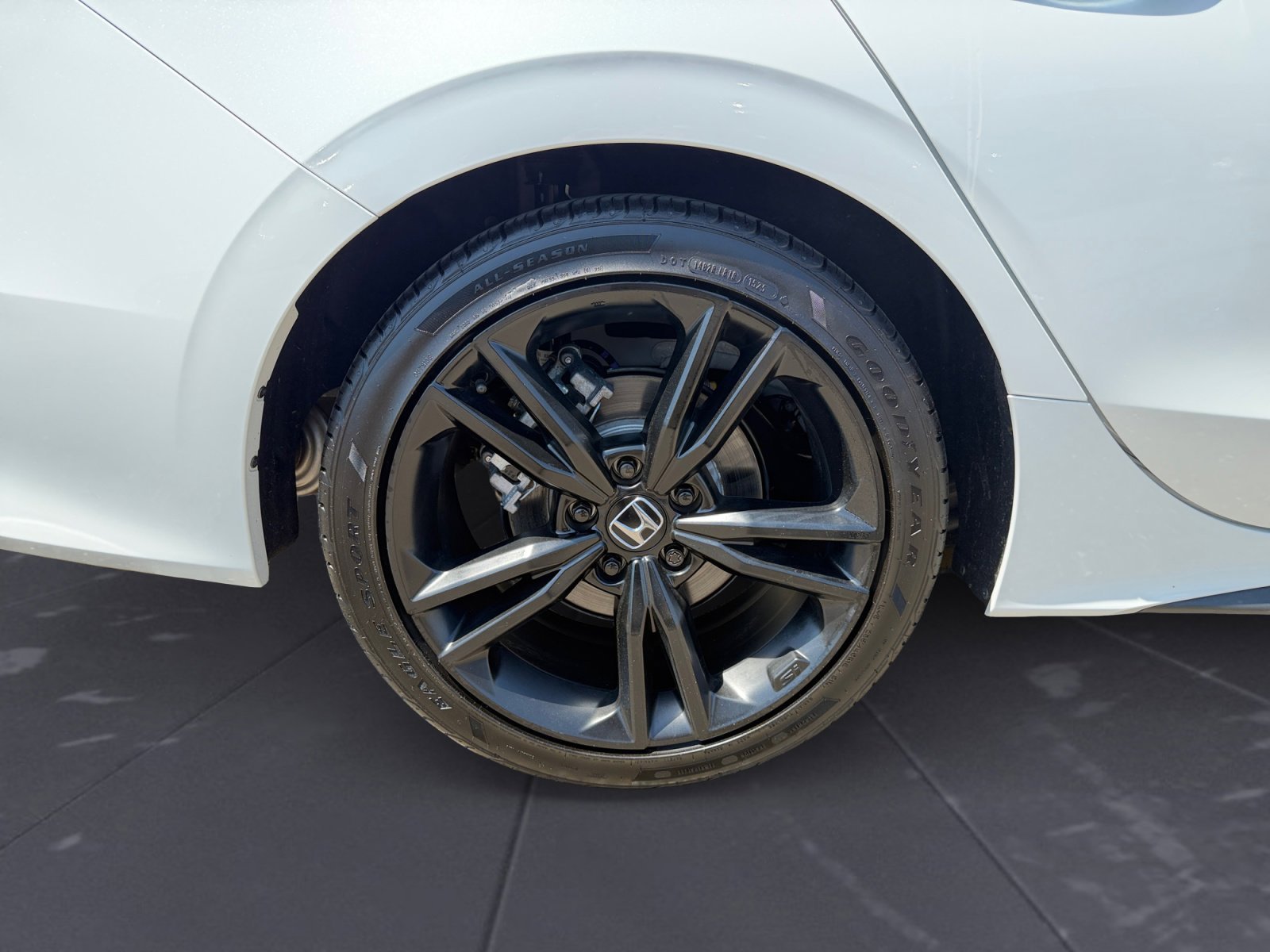 Used 2025 White Honda  image 44