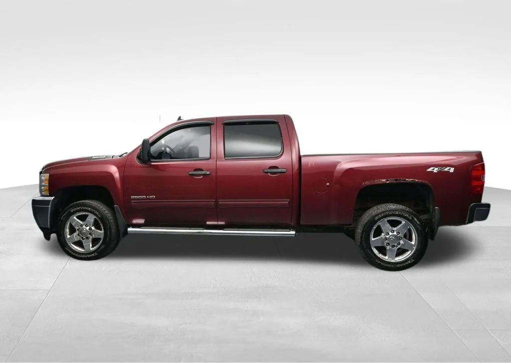 Used 2013 Red Chevrolet LT image 2