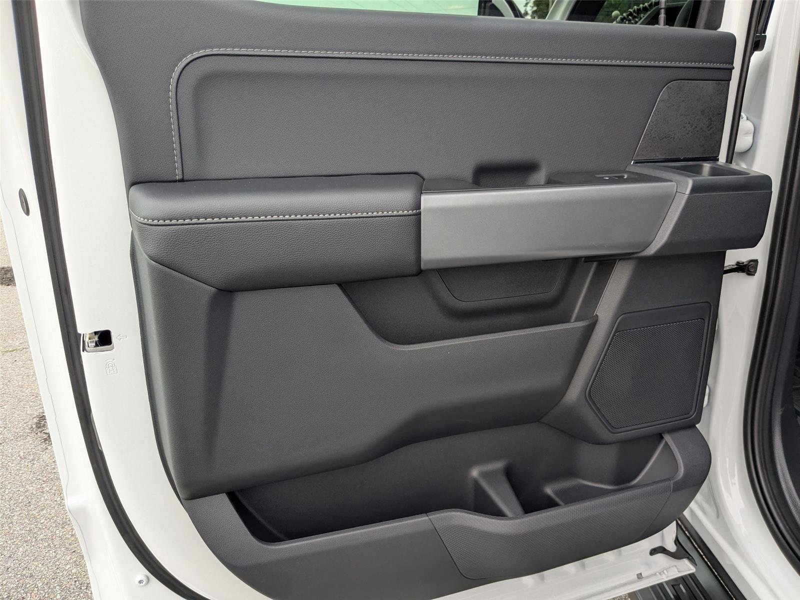 New 2026 Oxford White Ford XLT image 24