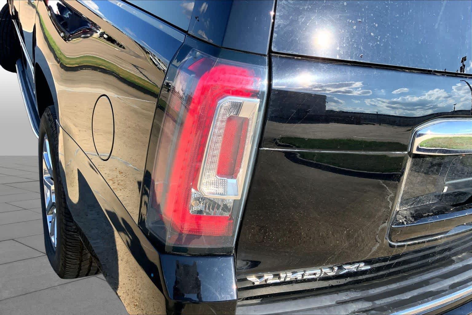 Used 2016 Onyx Black GMC Denali image 29