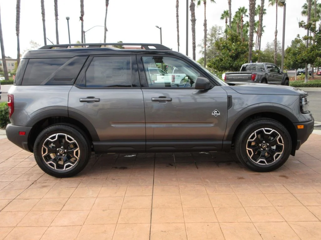 New 2026 Carbonized Gray Metallic Ford Outer Banks image 5