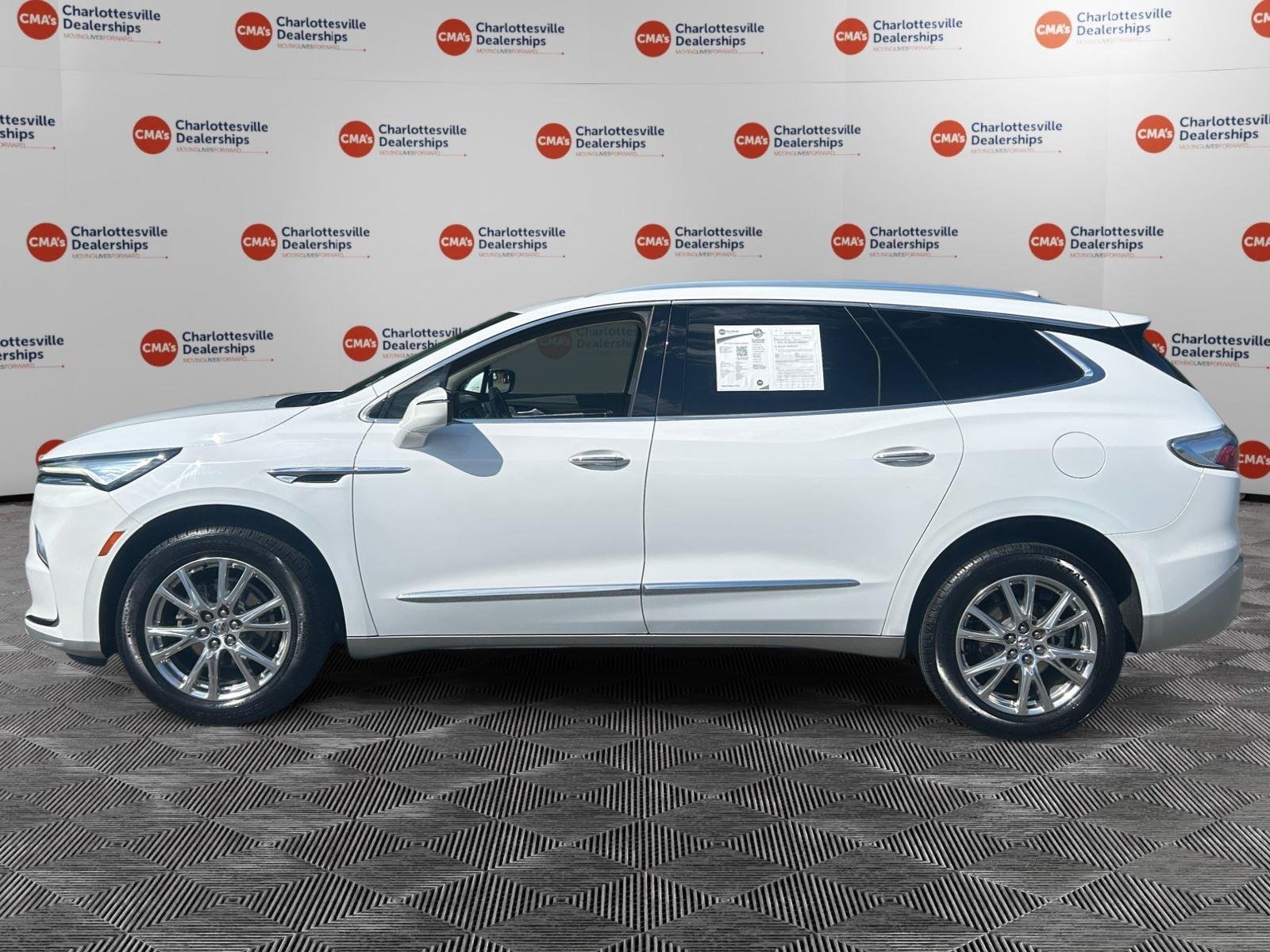 Used 2023 Summit White Buick Essence image 2