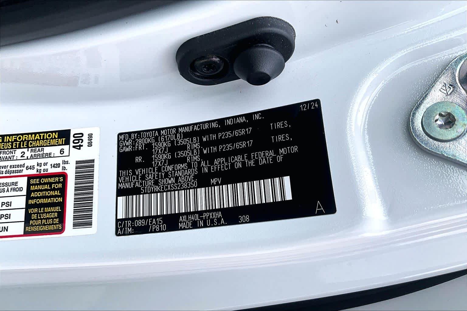 Used 2025 Wind Chill Pearl Toyota XLE image 37