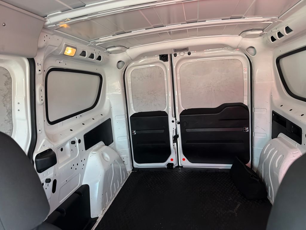 Used 2022 White Ram Base image 13