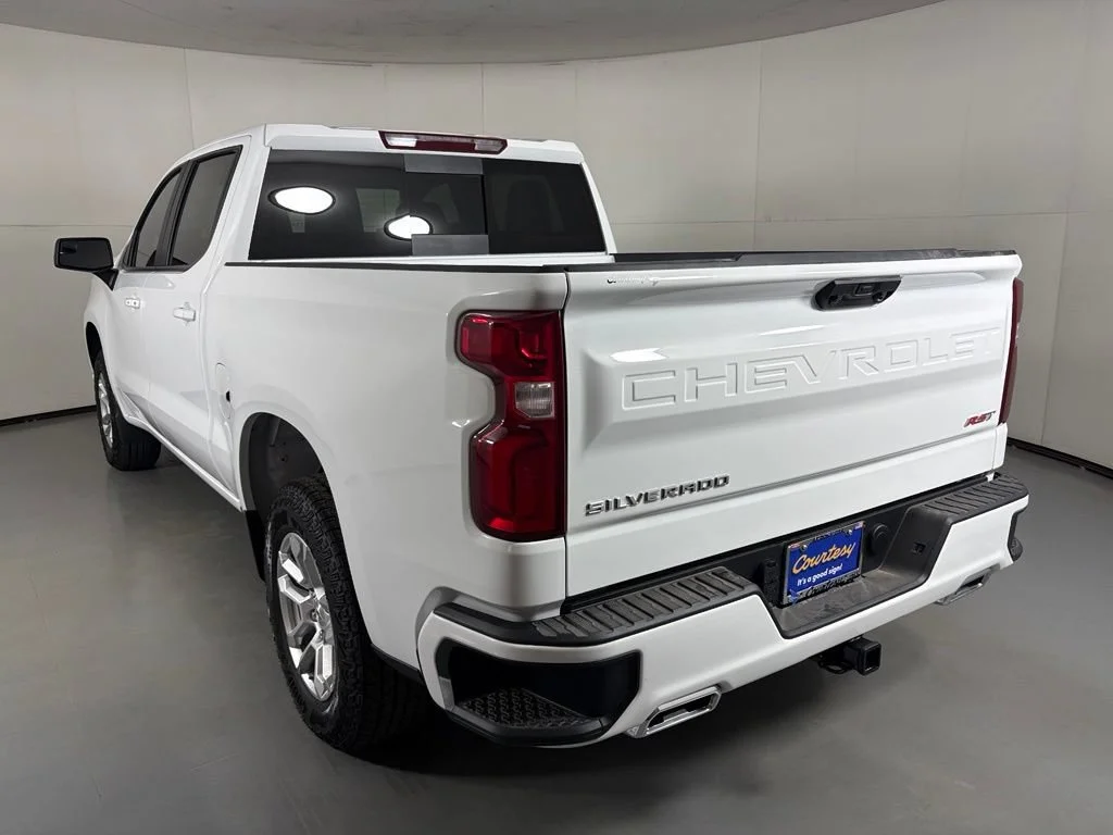 New 2026 Summit White Chevrolet RST image 7