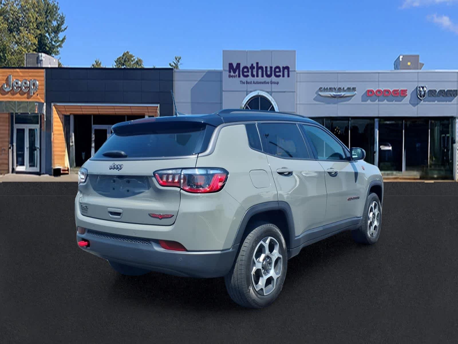 Used 2022 Sting-Gray Clearcoat Jeep Trailhawk image 5