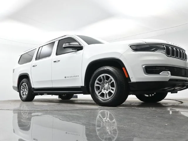 Used 2023 Bright White Clearcoat Jeep 4DR 4WD image 27