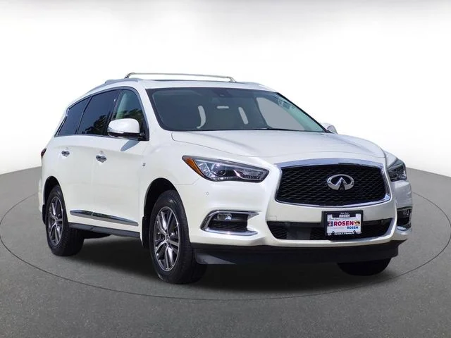 Used 2017 White INFINITI Base image 1