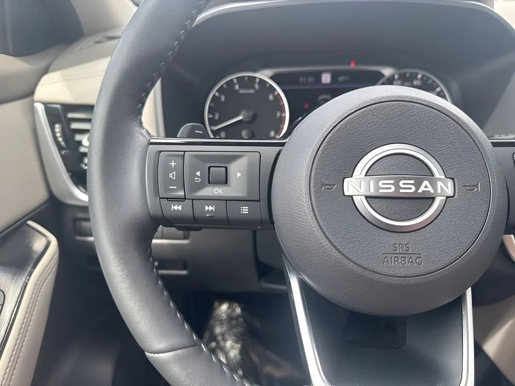 Used 2023 White Nissan SL image 15