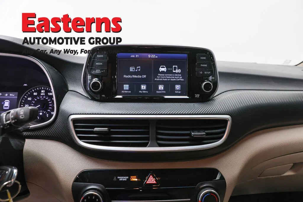 Used 2020 Red Hyundai SE image 11