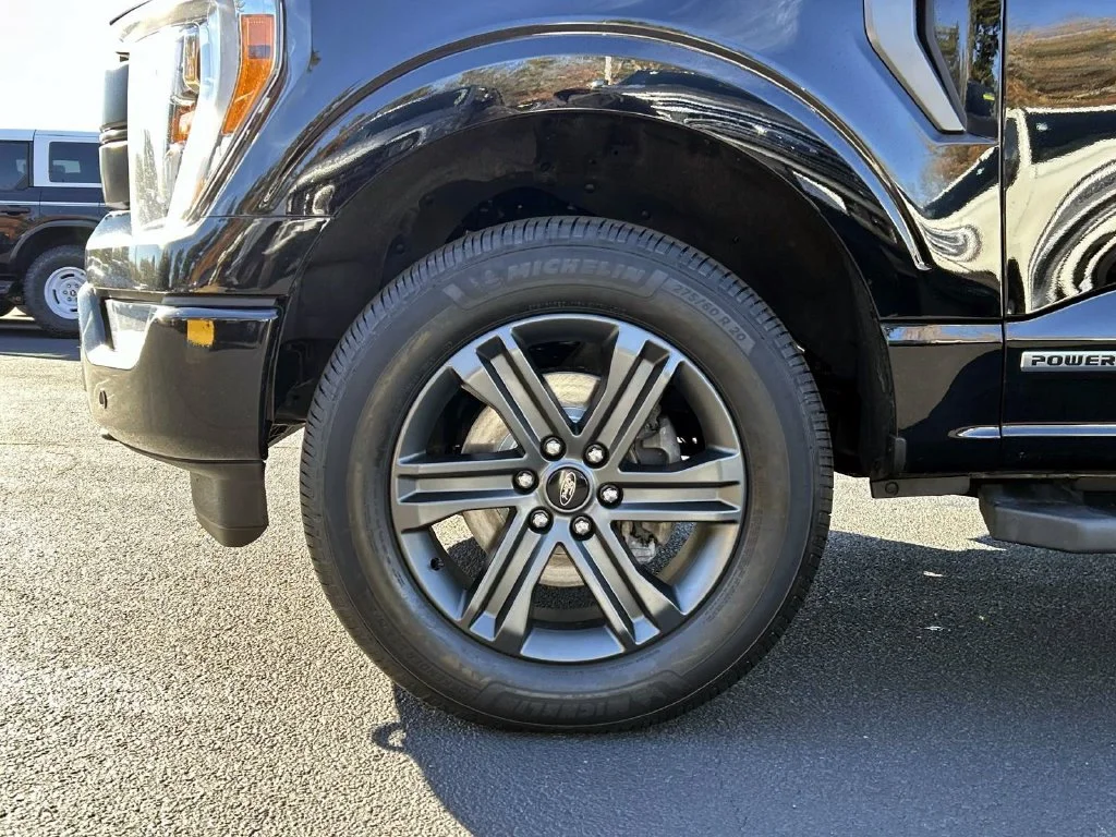 Used 2023 Black Metallic Ford Lariat image 9