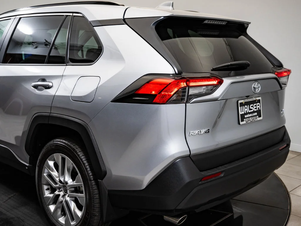 Used 2025 Silver Sky Metallic Toyota XLE Premium image 19