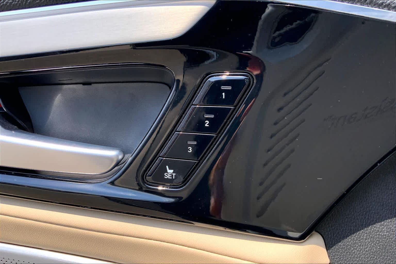 Used 2025 Majestic Black Pearl Acura w/Technology Package image 33