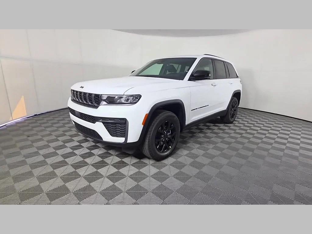 New 2026 Bright White Clear-Coat Exterior Paint Jeep Laredo Altitude image 35
