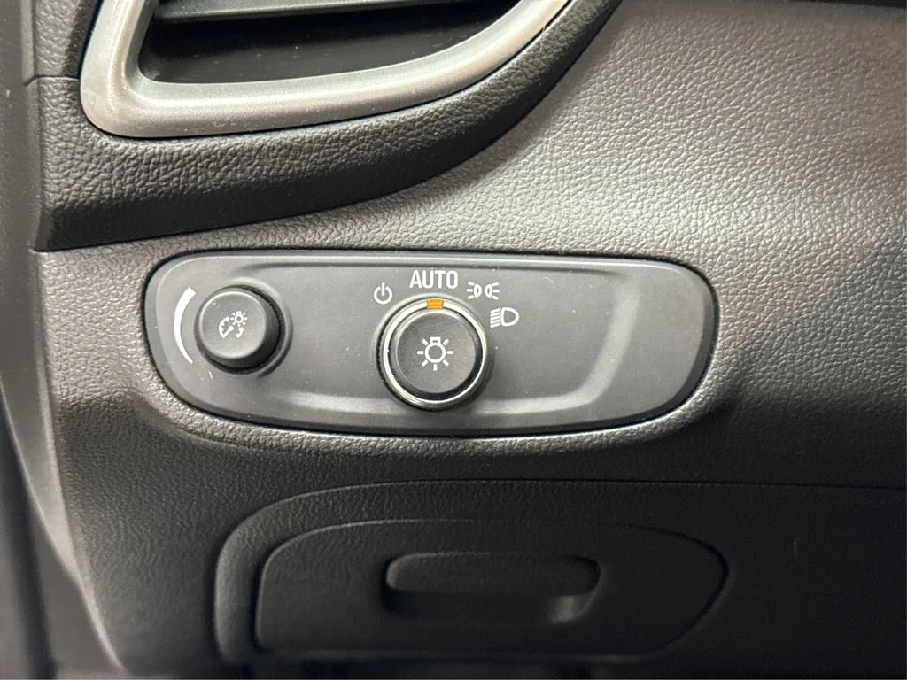 Used 2018 White Chevrolet LS image 26