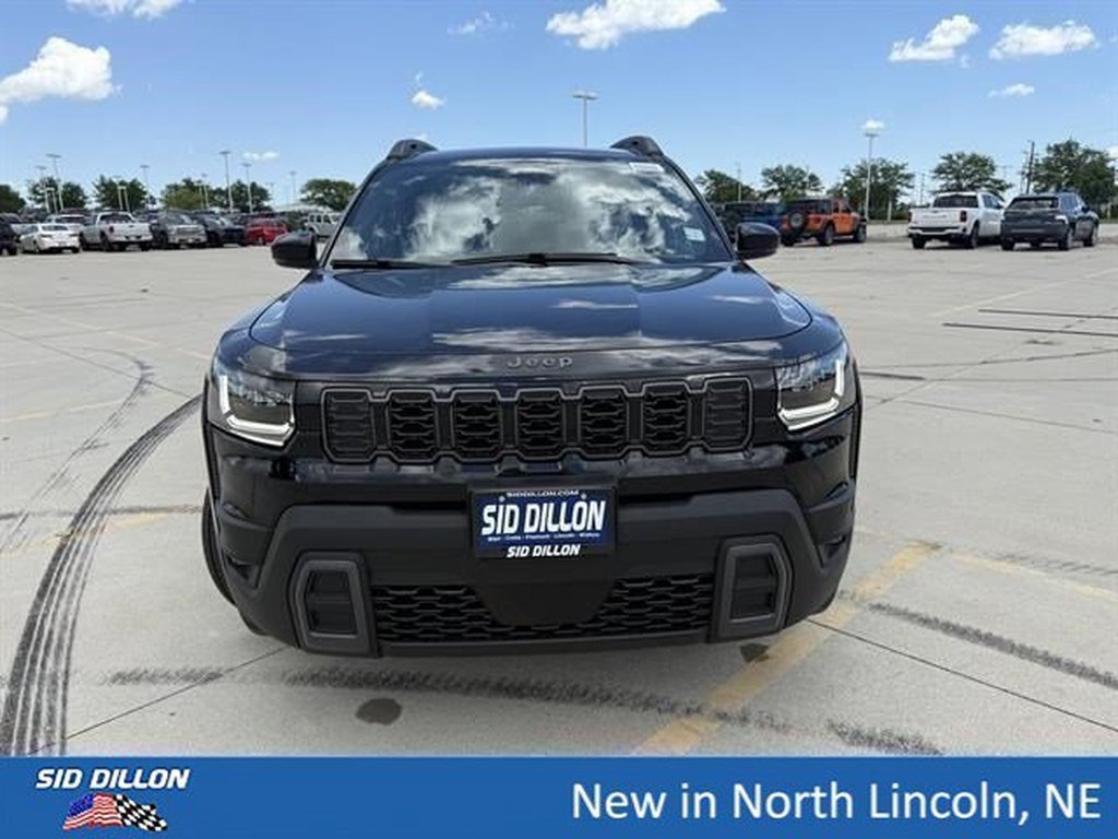 New 2026 Diamond Black Crystal Pearl-Coat Exterior Paint Jeep Limited 4x4 image 3