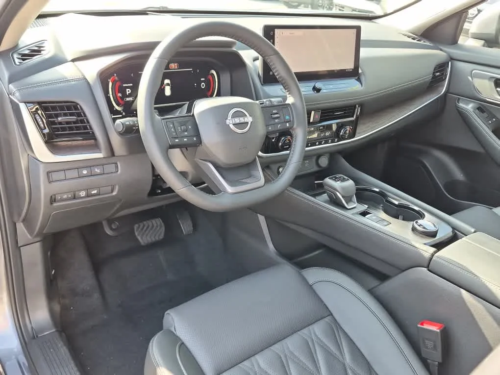 New 2026 Gun Metallic Nissan Platinum image 12