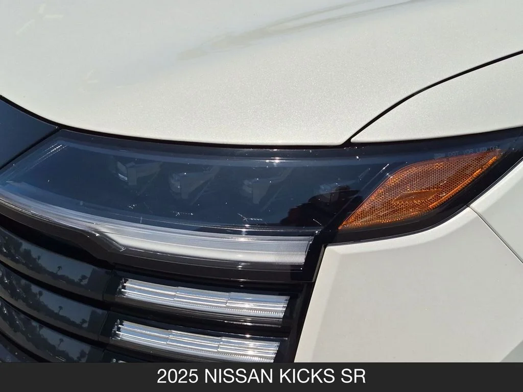Used 2025 White Nissan SR image 10