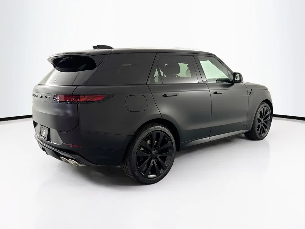 New 2026 Santorini Black Land Rover Dynamic SE image 5