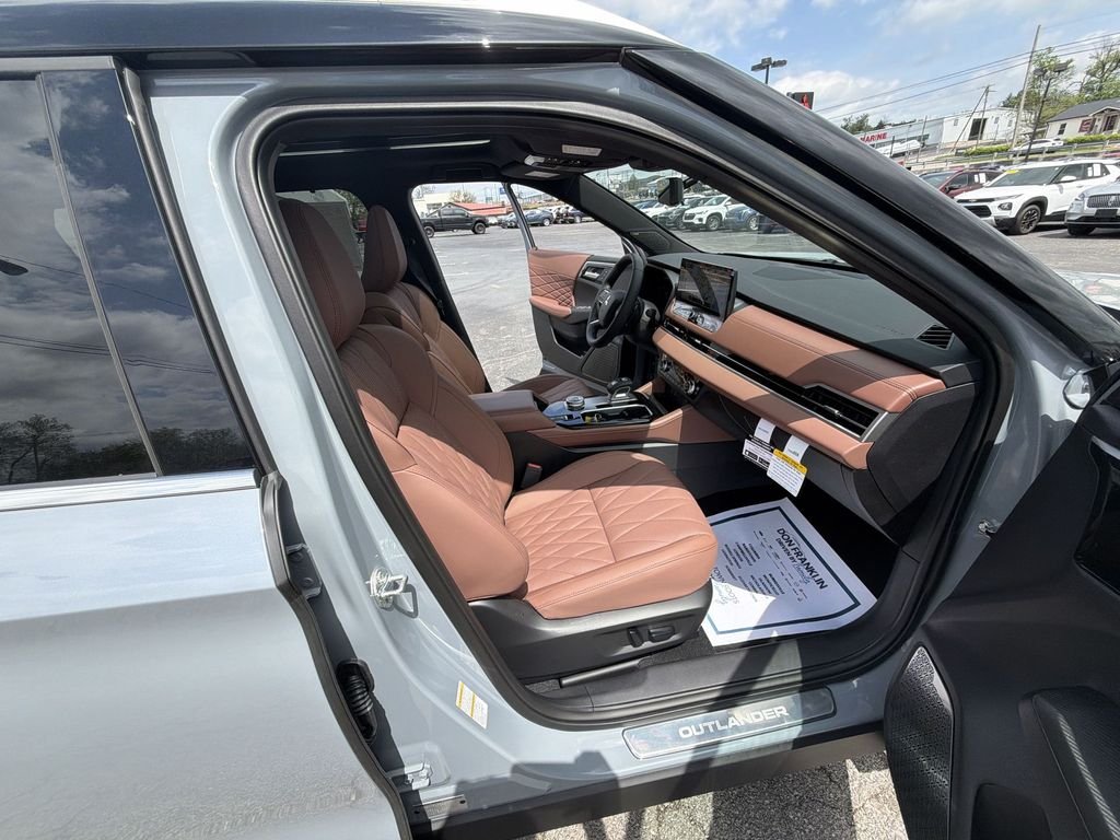 New 2026 Gray Mitsubishi SEL image 25