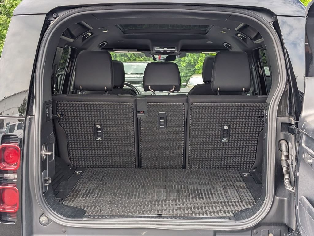 Used 2025 Black Land Rover S image 7