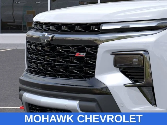 New 2027 Polar White Tricoat Chevrolet Z71 image 13