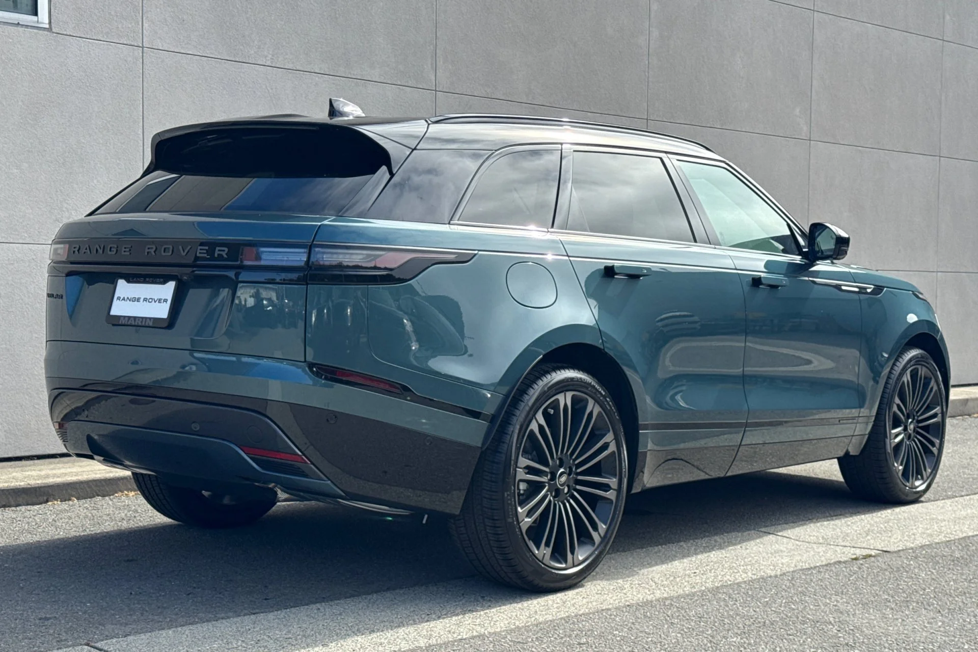 New 2026 Giola Green Land Rover Belgravia Edition image 2