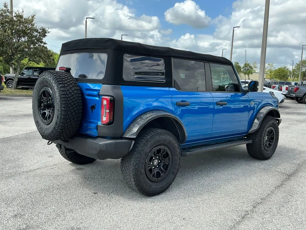 Used 2022 Blue Ford Wildtrak image 9
