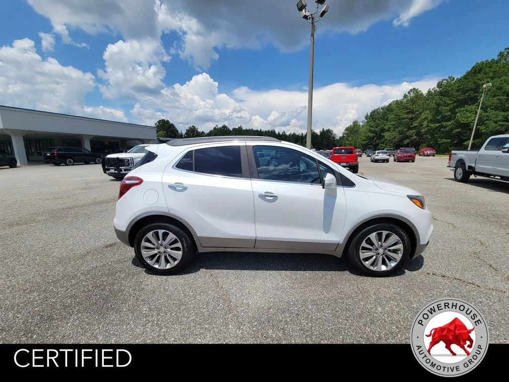 Used 2018 White Buick Preferred image 6