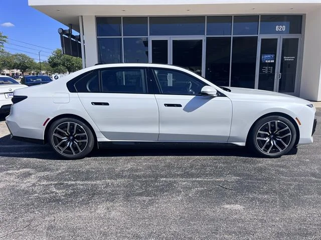 New 2026 Mineral White Metallic BMW 750e xDrive image 2