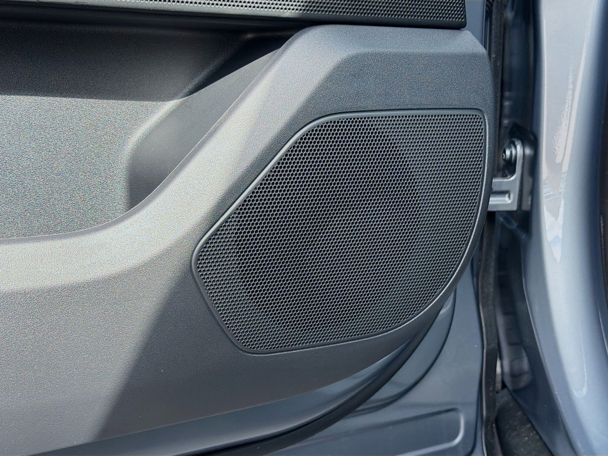 New 2026 Zadar Grey Land Rover Dynamic SE image 23