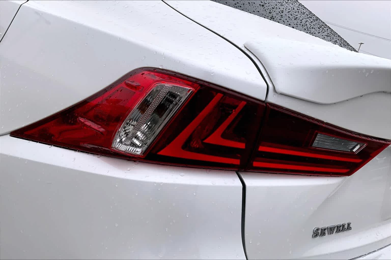 Used 2015 Starfire Pearl Lexus  image 26