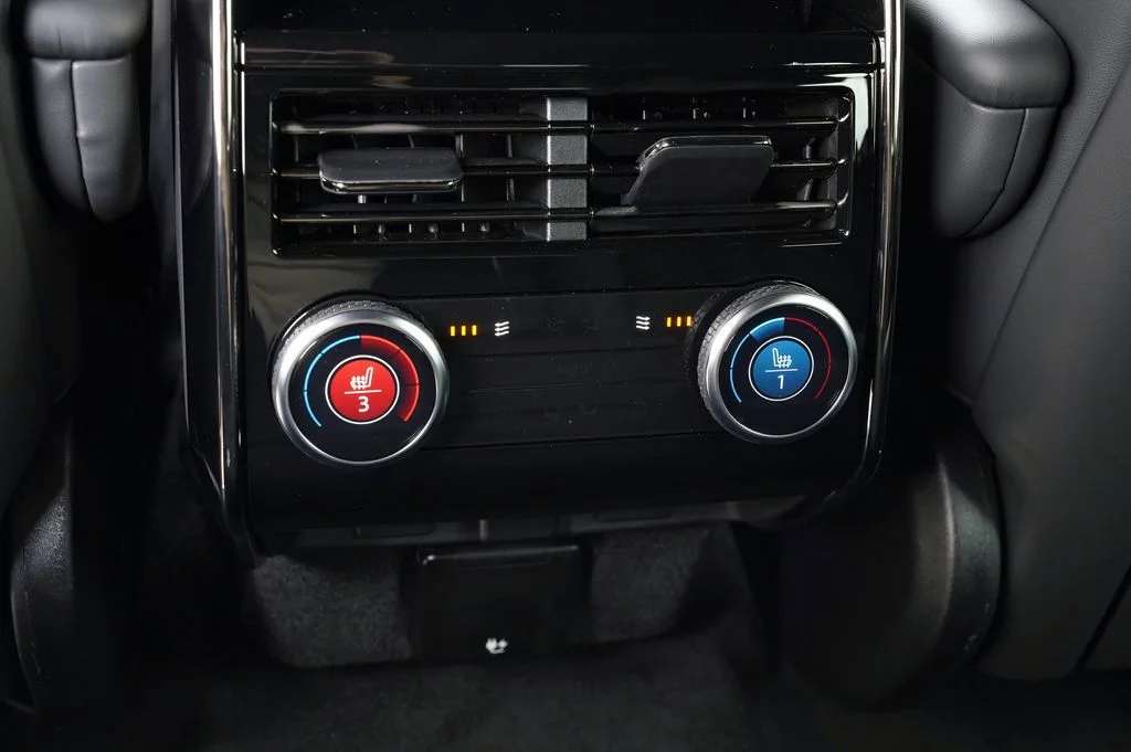 New 2026 Carpathian Grey Land Rover Dynamic SE image 35
