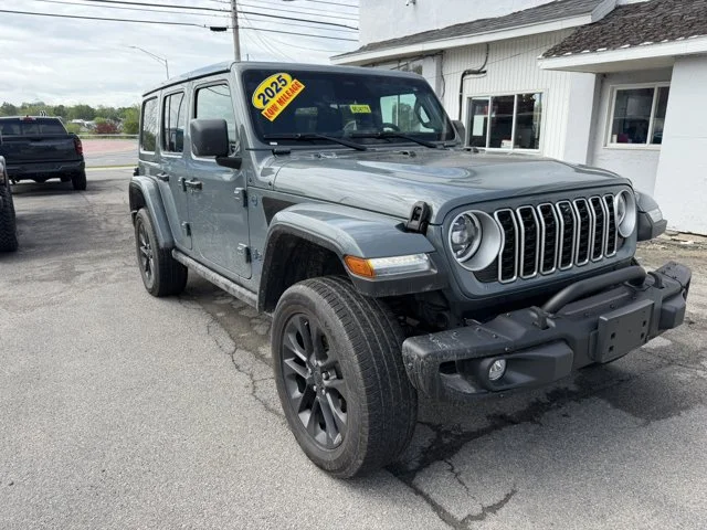 Used 2025 Anvil Clearcoat Jeep Backcountry image 4