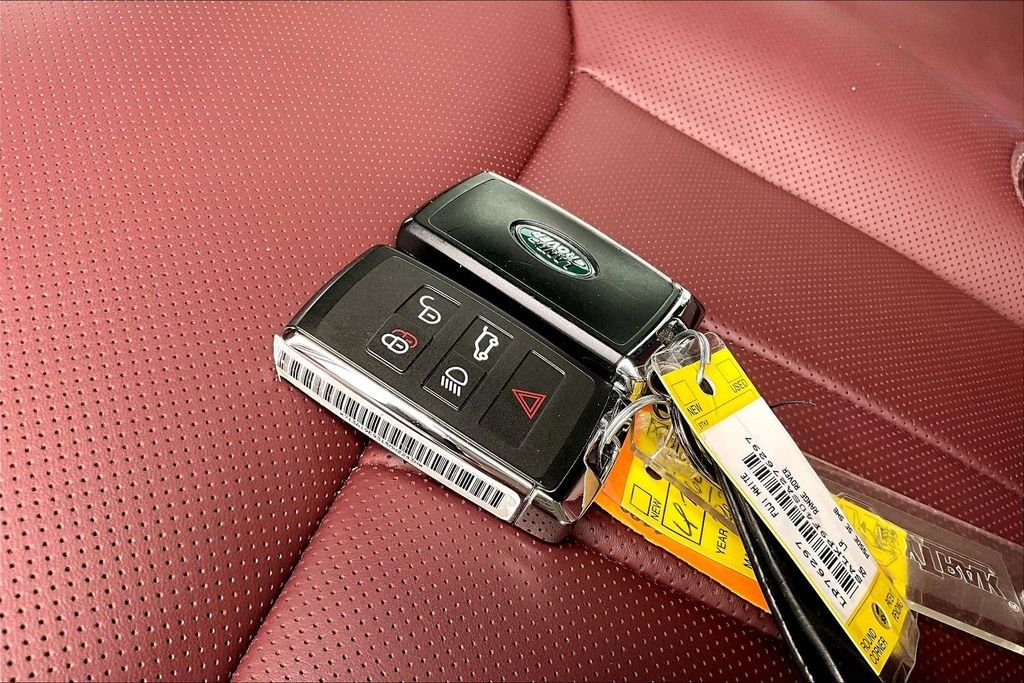 Certified Used 2025 Fuji White Land Rover SE image 33