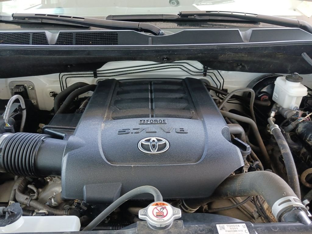 Used 2021 White Toyota SR5 image 13