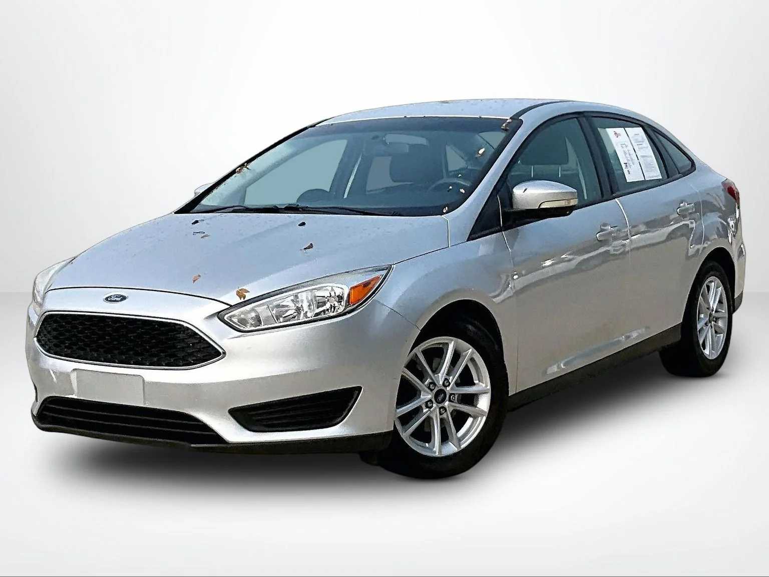 Used 2016 Silver Ford SE image 2
